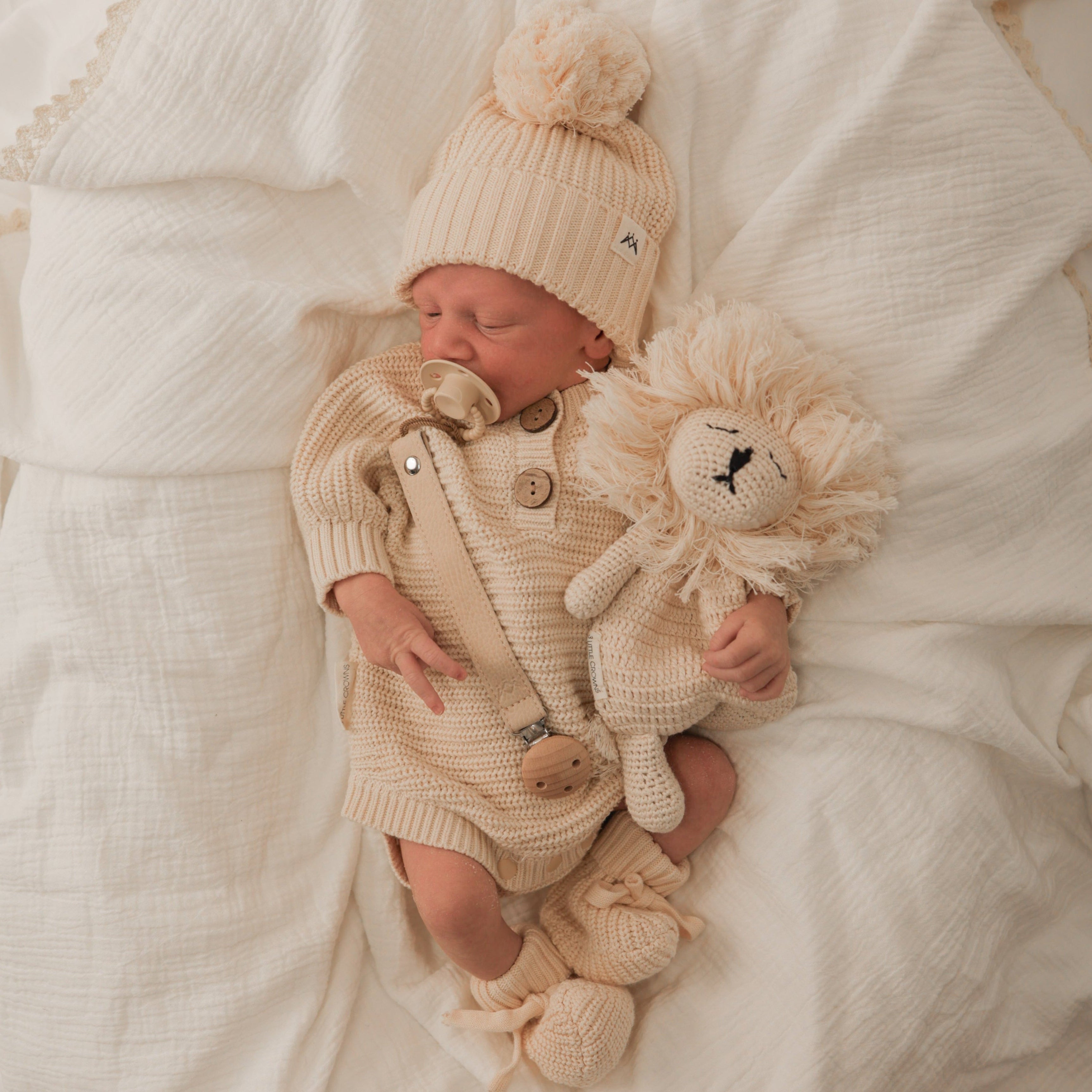 Oat Knitwear & Lion Bundle - 4 Pieces