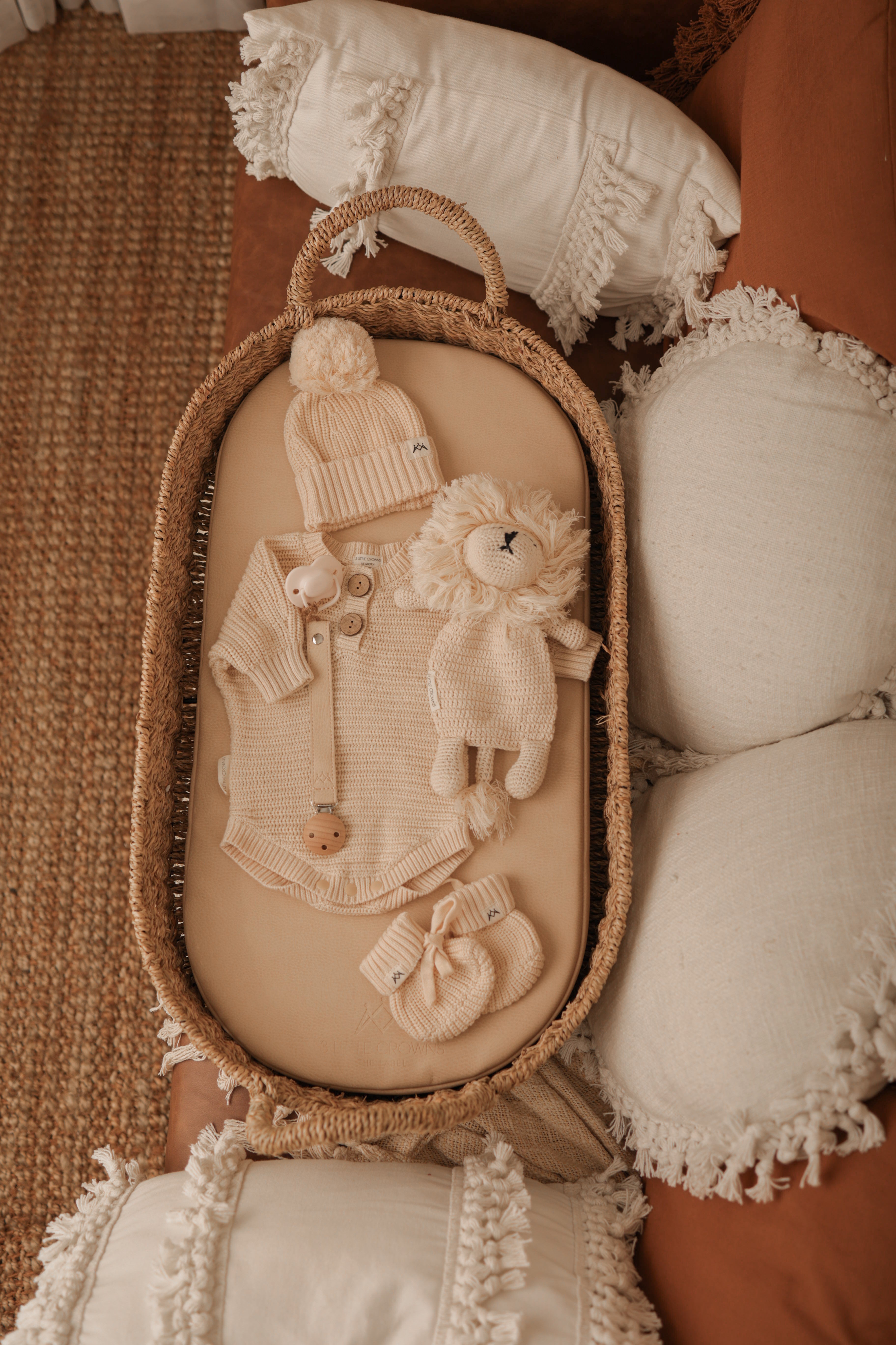 Oat Knitwear & Lion Bundle - 4 Pieces