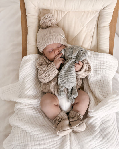 Newborn Cuddle Comforters: Ultimate Softness for Baby Bliss