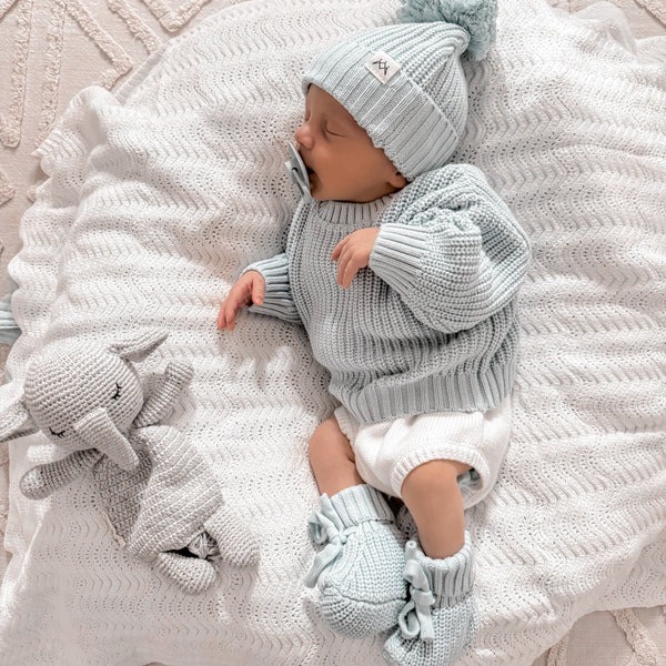 Newborn Cuddle Comforters: Ultimate Softness for Baby Bliss
